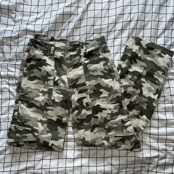 Camo Cargo Pants!! - Picture 5 of 5